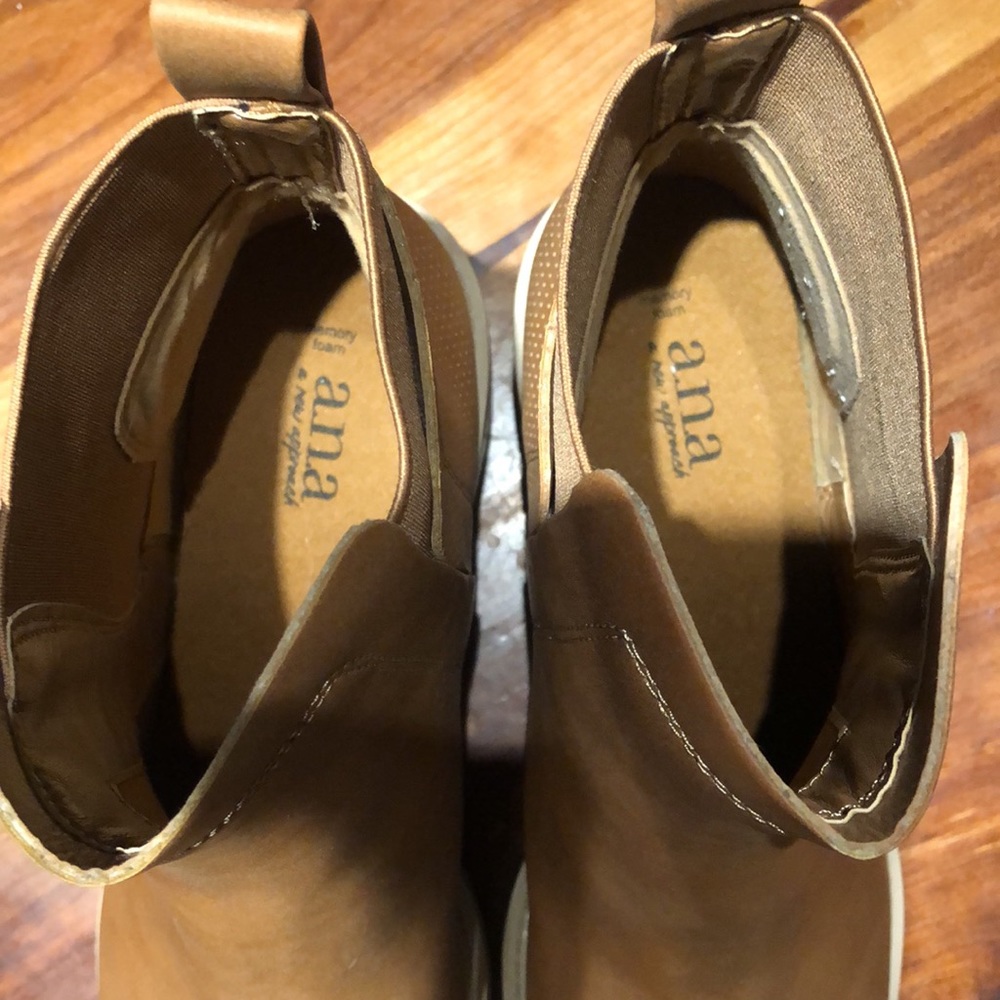 Boots - Picture 5 of 6